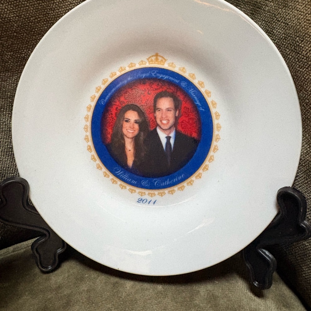 Commemorative White Decorative Plate with Blue & Gold Accents